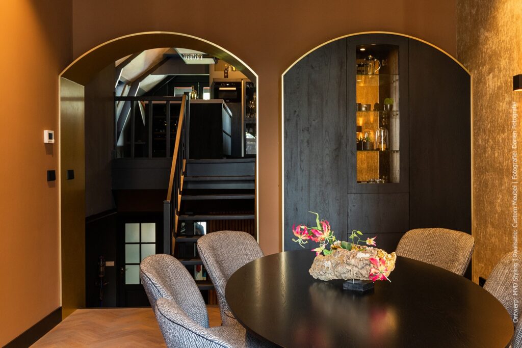 product Zwarte vitrinekast in U129 Sherwood