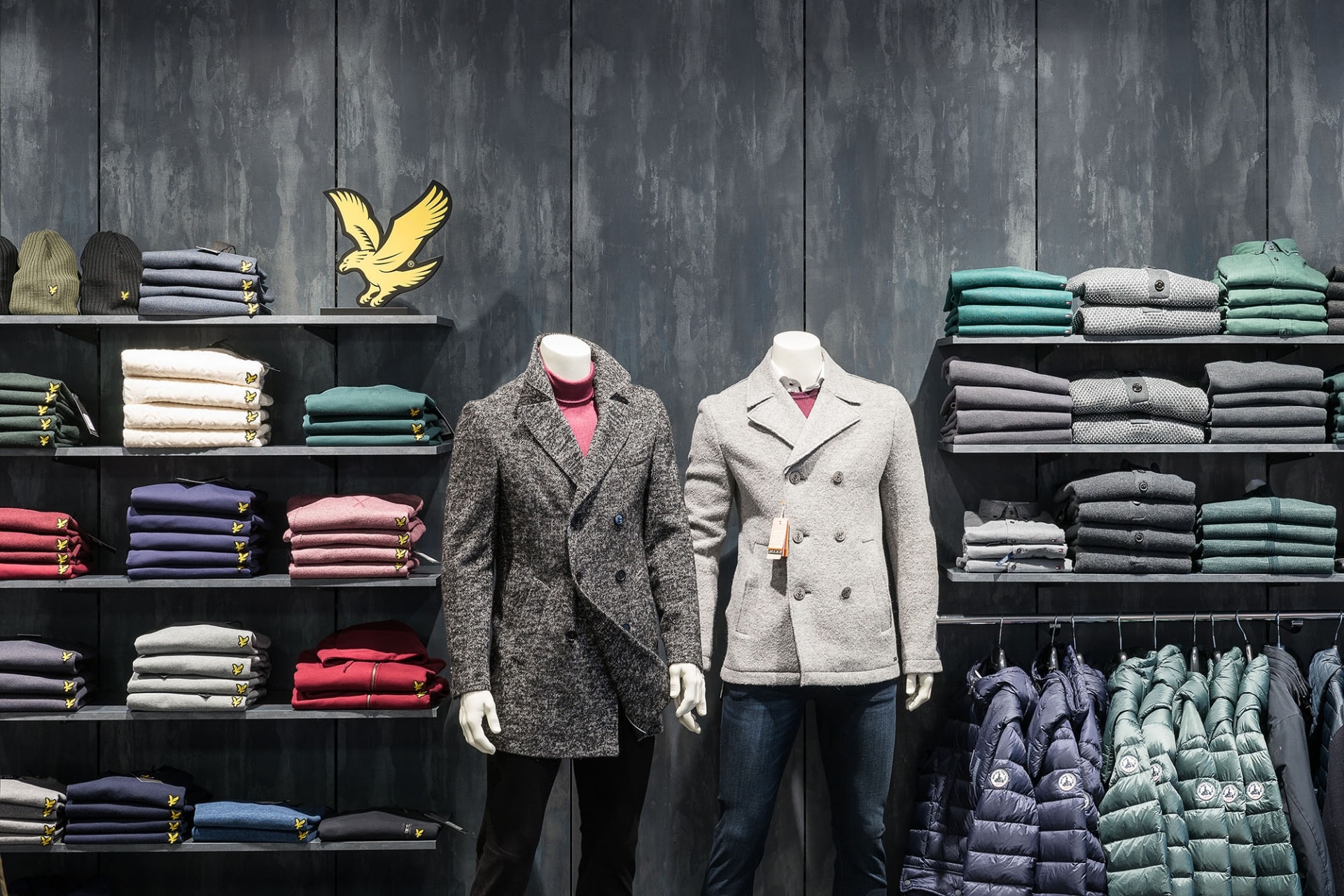 Industrieel decor voor herenmodezaak