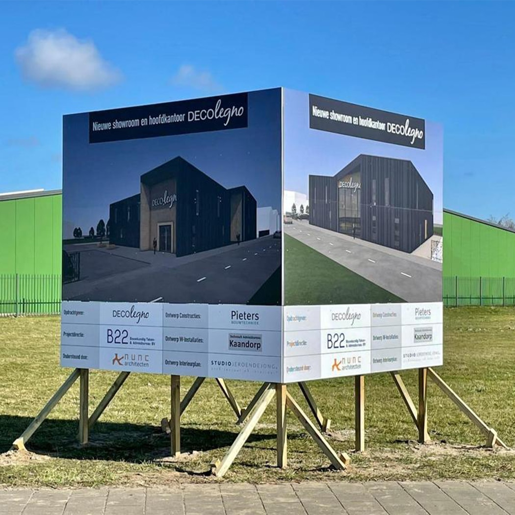 Bouwbord op bouwterrein