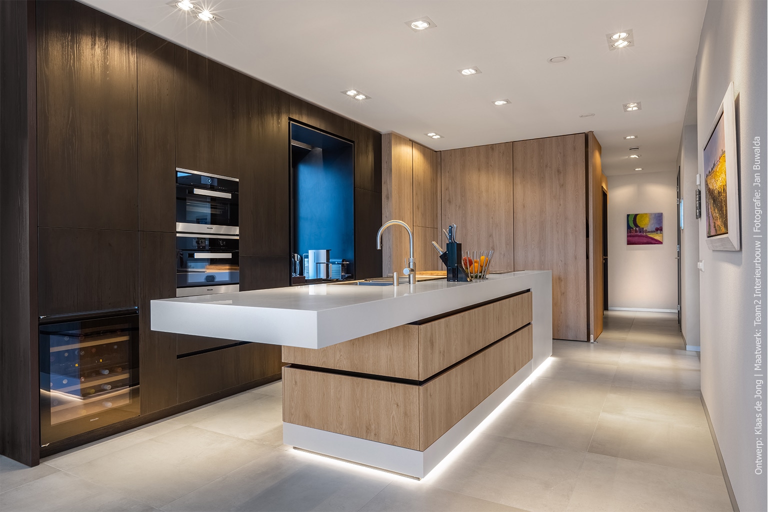 Maatwerk keuken in zwarte houtlook en lichte houtlook in S122 Pembroke en U129 Esperia