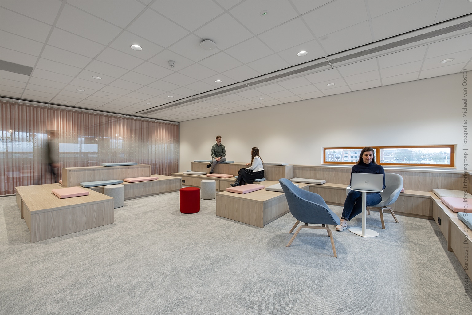 Rust in het interieur met blond hout