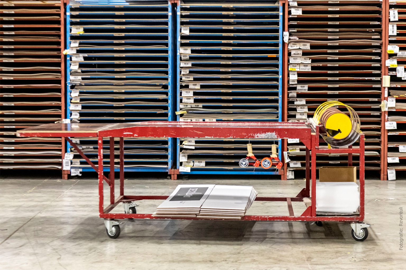 Magazijn van Wetron met inpaktafel voor HPL