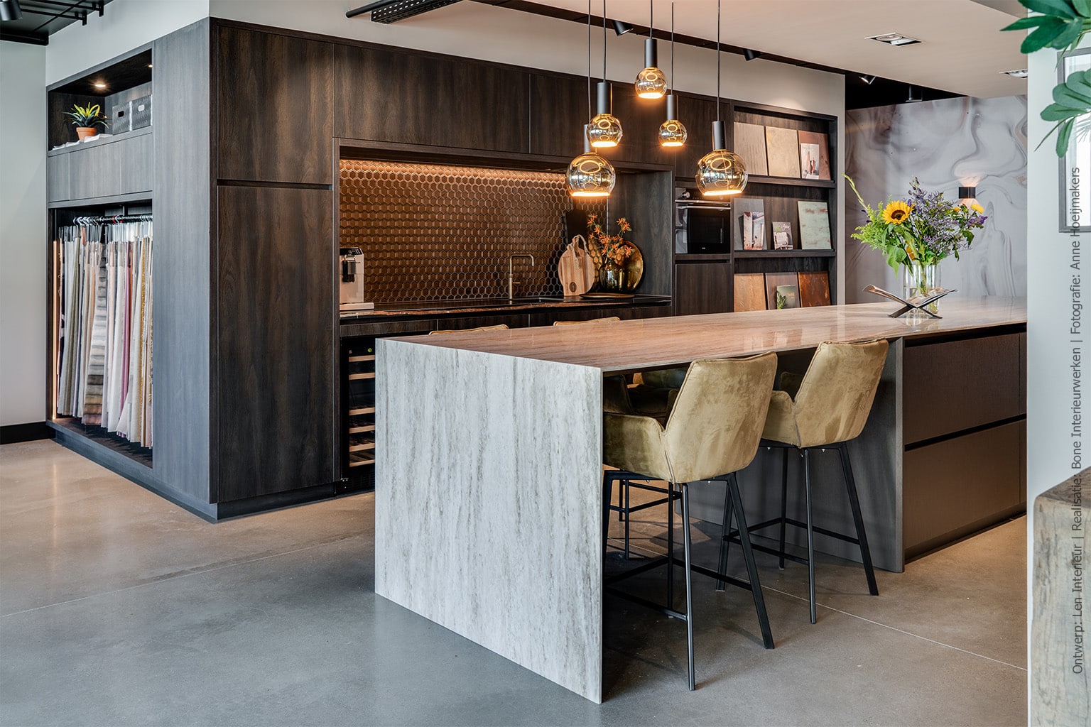 Tafel is uitgevoerd in Durasein® DM5002 Weathered Wood