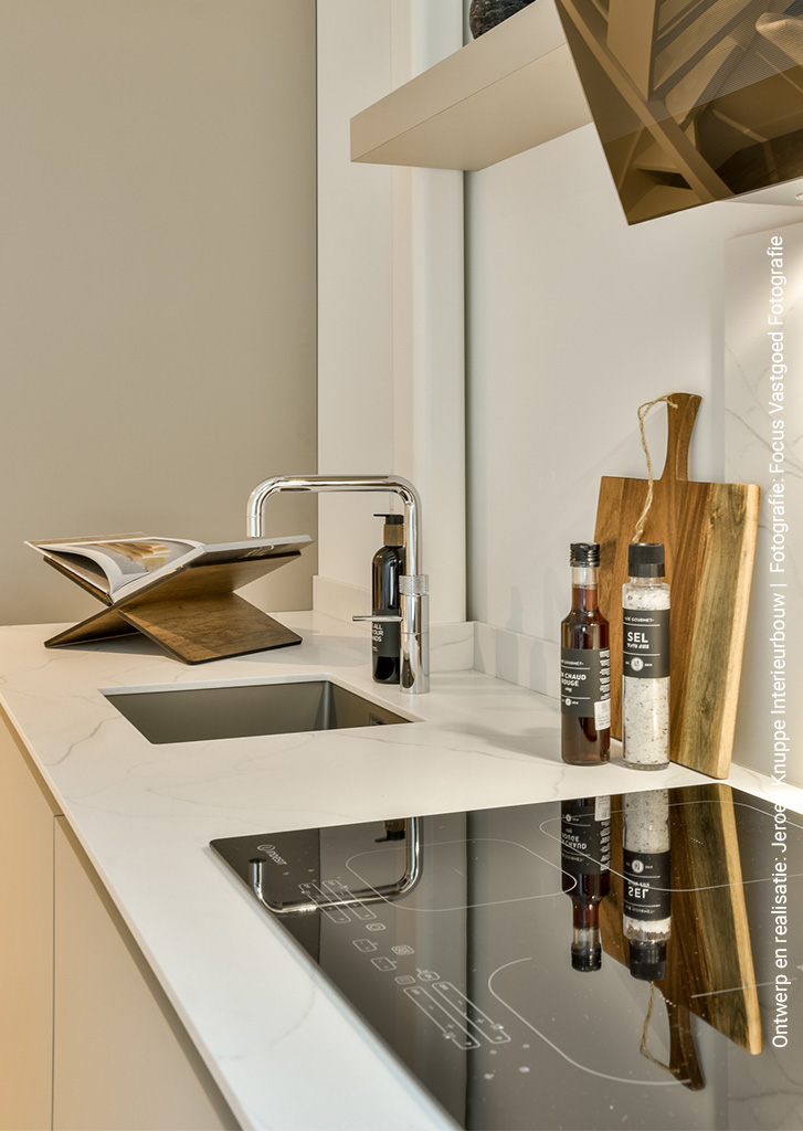 Keuken met PAW091 Blanca Carrera en HM03 Piombo