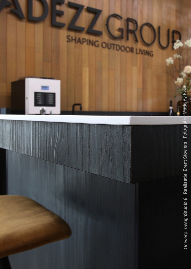 Bar uitgevoerd in U129 Okobo en DM1014 Dazed