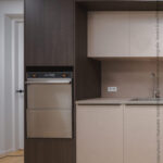 Keuken uitgevoerd in FC83 Concreta, FA44 Penelope en S008 Spessart van Cleaf