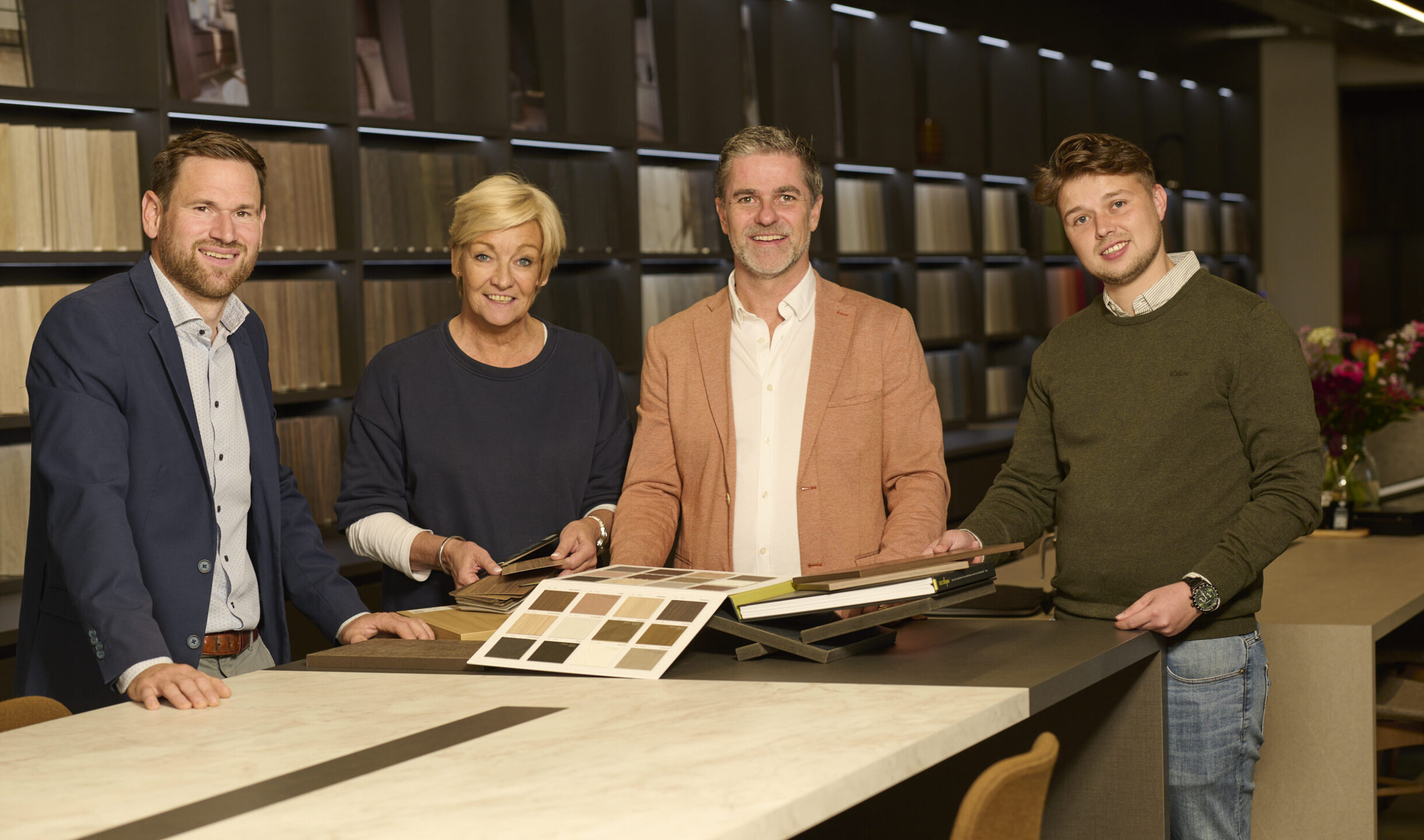 Groepsfoto van het team van DecoLegno in Belgie 