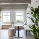 Zitje in moderne keuken met de blonde houtlook S164 Fronda