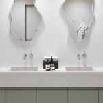 Render van een badkamer, ontworpen in het solid surface decor DM5017 Grigio waarmee je de look van glas-, graniet- of zandsteen korrels beleefd