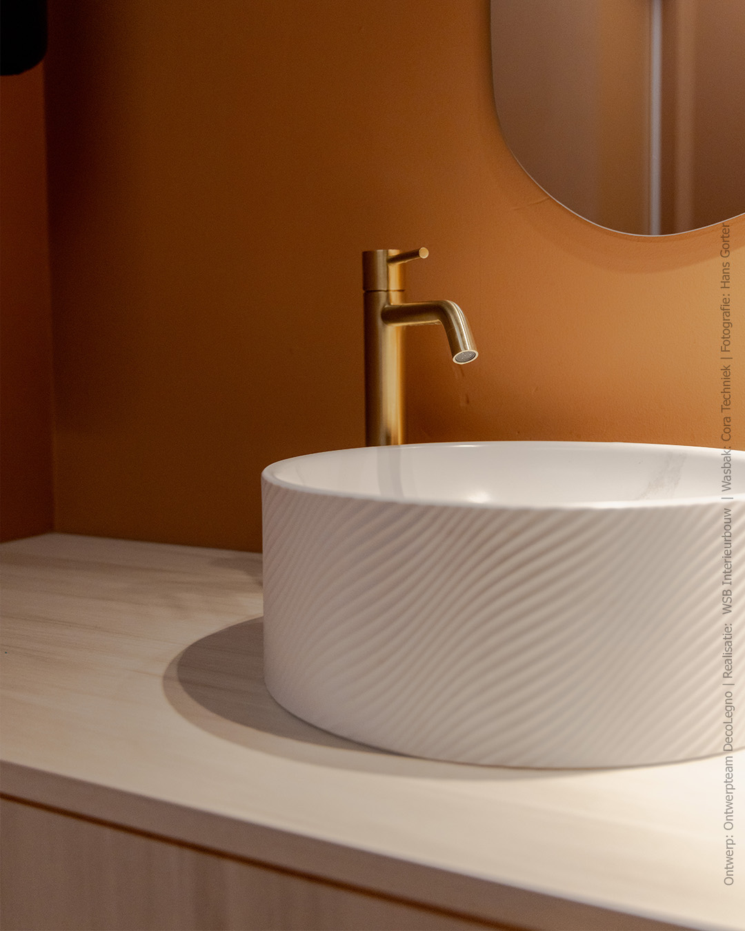 Patternine wasbak in toiletruimte