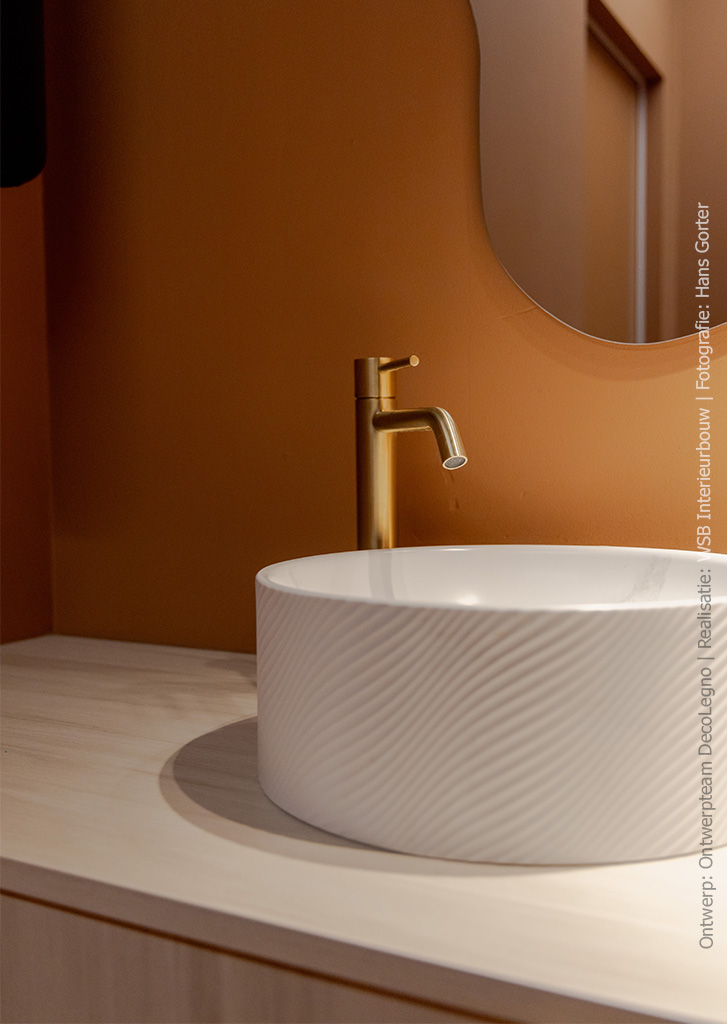 Patternine wasbak in toiletruimte