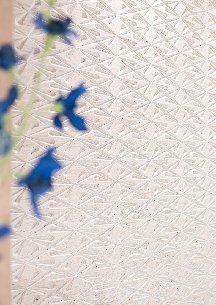 Solid surface DM5016 Travertine achterwand paneel bewerkt in Patternine