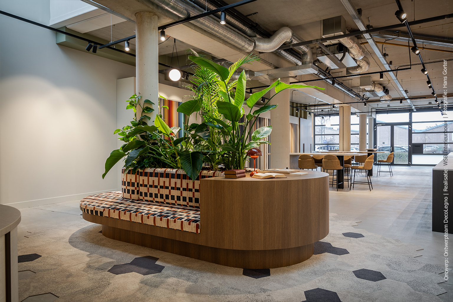 Stijlvolle maatwerkbank in S185 Quercia met een klassieke matbruine uitstraling