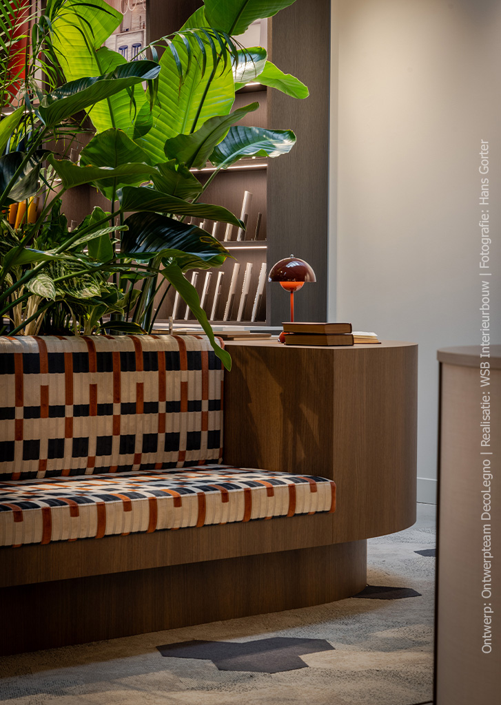 Stijlvolle maatwerkbank in S185 Quercia met een klassieke matbruine uitstraling