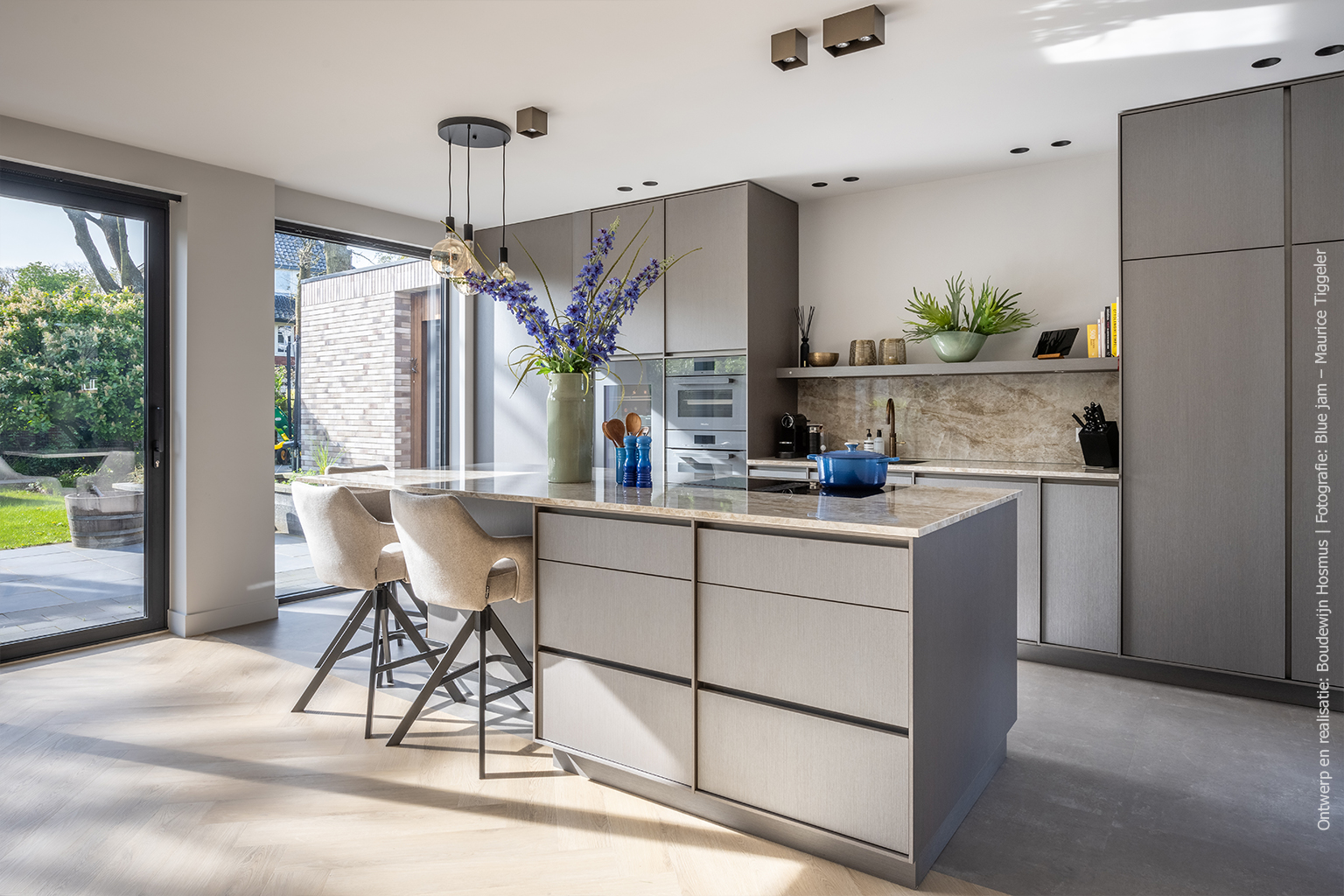 Moderne keuken in zilver grijs metallic decor FB64 Reflex