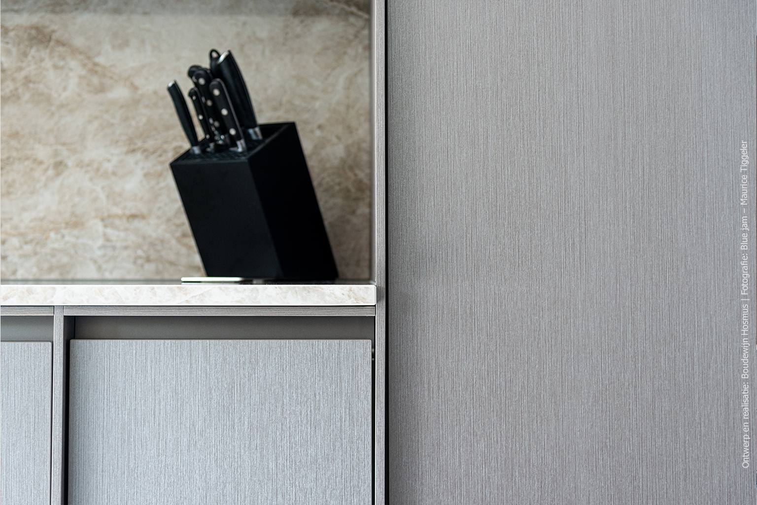 Moderne keuken in zilver grijs metallic decor FB64 Reflex