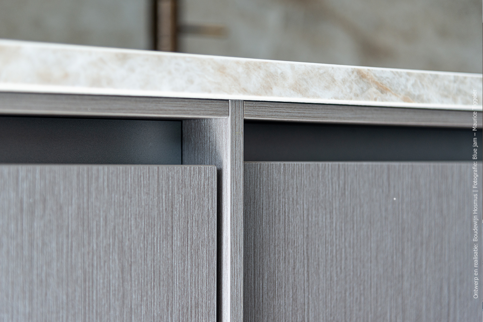 Moderne keuken in zilver grijs metallic decor FB64 Reflex