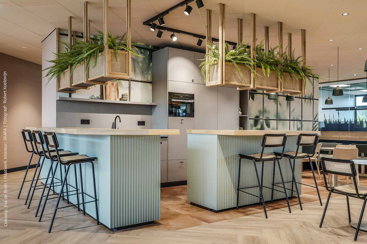 Verfijnde tweedlook voor maatwerk in modern kantoor