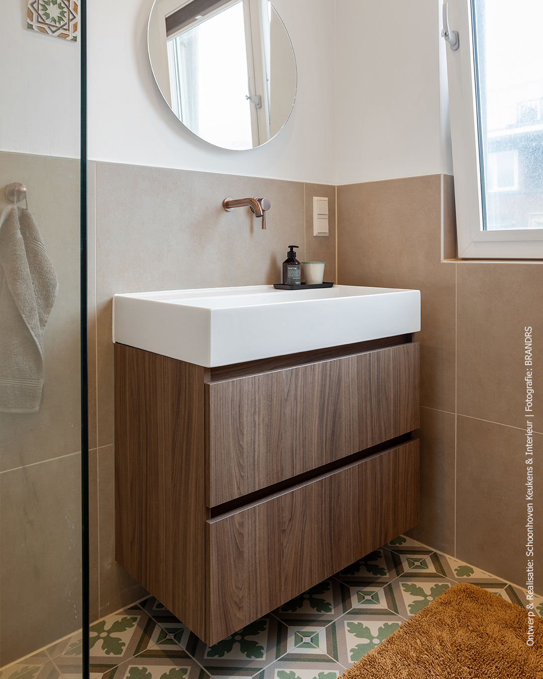 Modern wasmeubel uitgevoerd in lichtbruin walnoothoutdecor LS13 Poro Noce