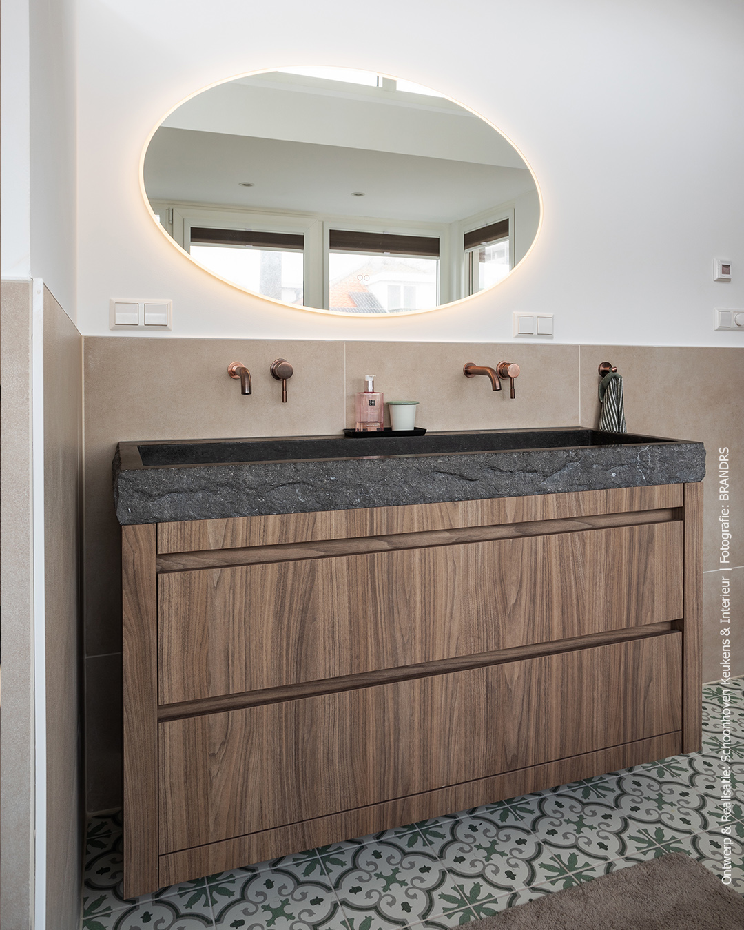 Modern wasmeubel uitgevoerd in lichtbruin walnoothoutdecor LS13 Poro Noce