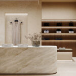 Kledingwinkel met kast in Textuur Poro Noce van Cleaf, een walnootdecor met levendige, verticale nerf welke de natuurlijke beleving geeft van kwartiers gezaagd hout. De gemêleerde bruine kleurschakering past bij de actuele mid-century interieurstijl.