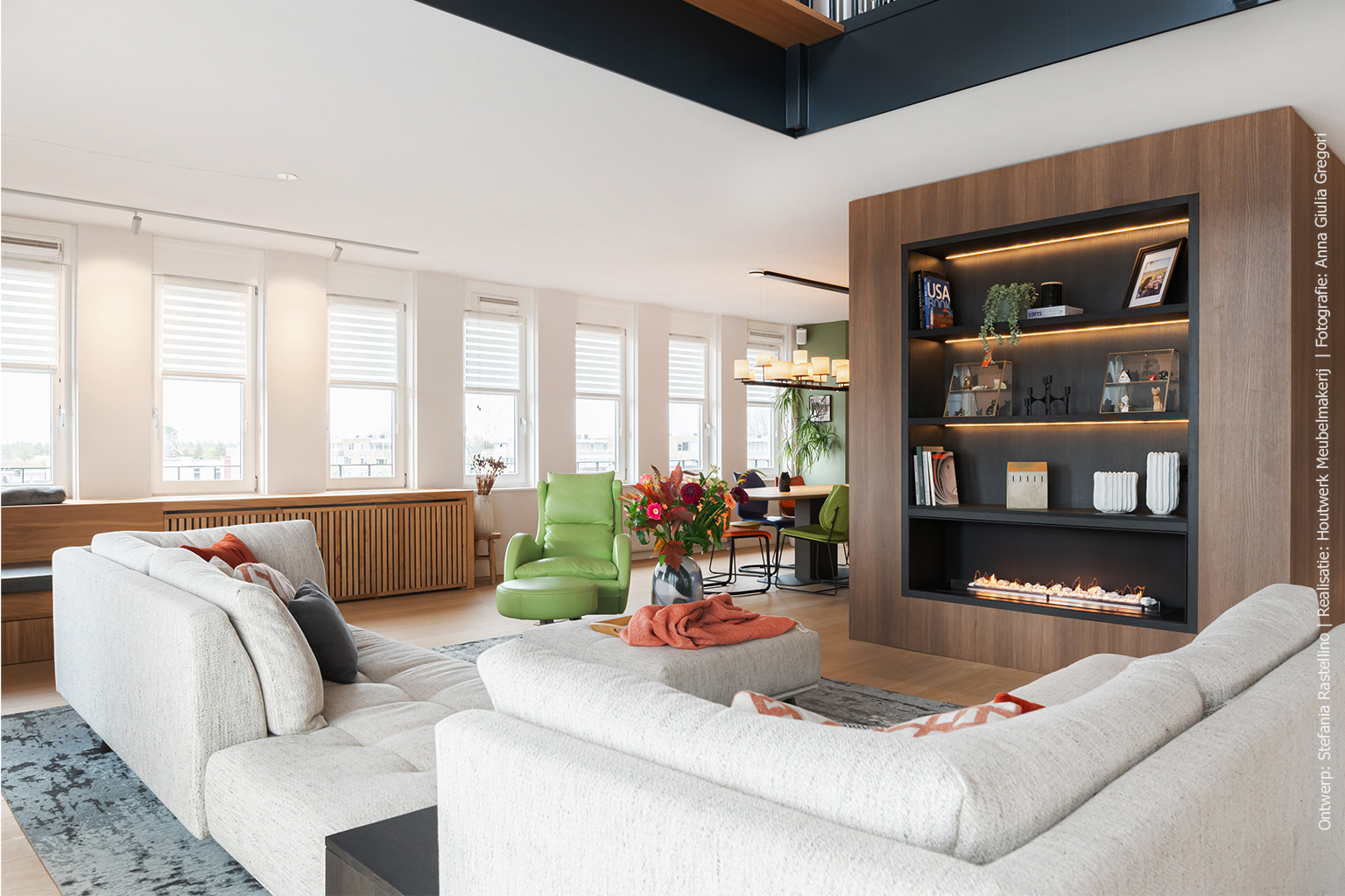 Maatwerk kastenblok in warm eikenbruin decor S185 Quercia, rondom een grote leidingenschacht