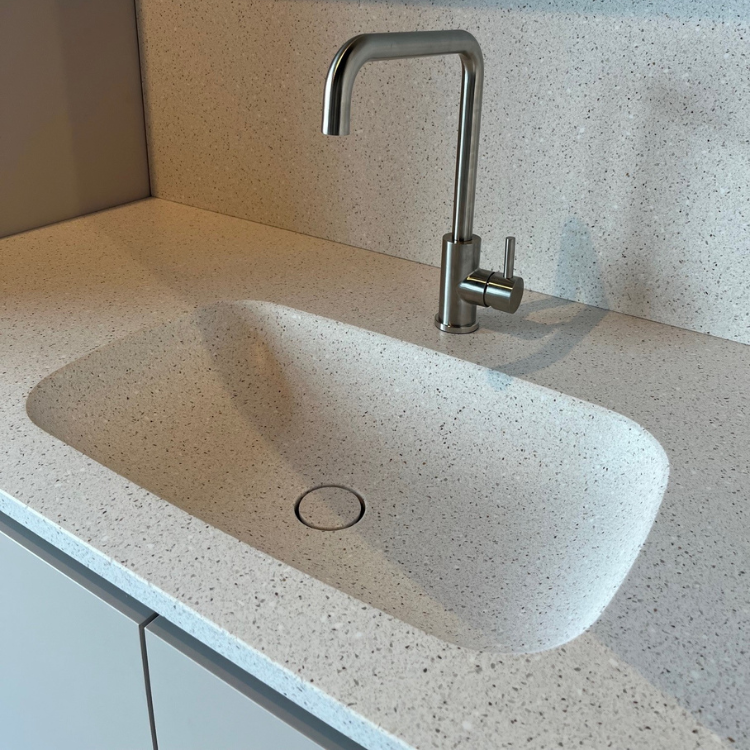 product Inspiratiebeeld van solid surface waskom Luxemburg in decor DM4004 Old Castle