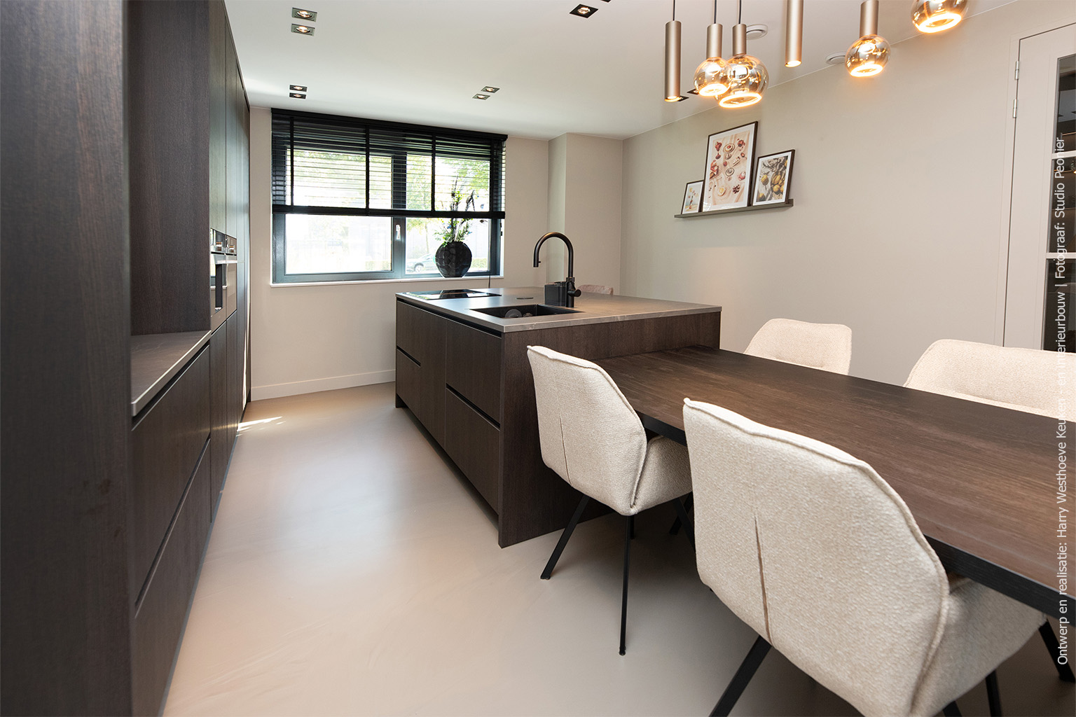 Keuken met kookeiland in decoratief plaatmateriaal in houtstructuur S003 Spessart