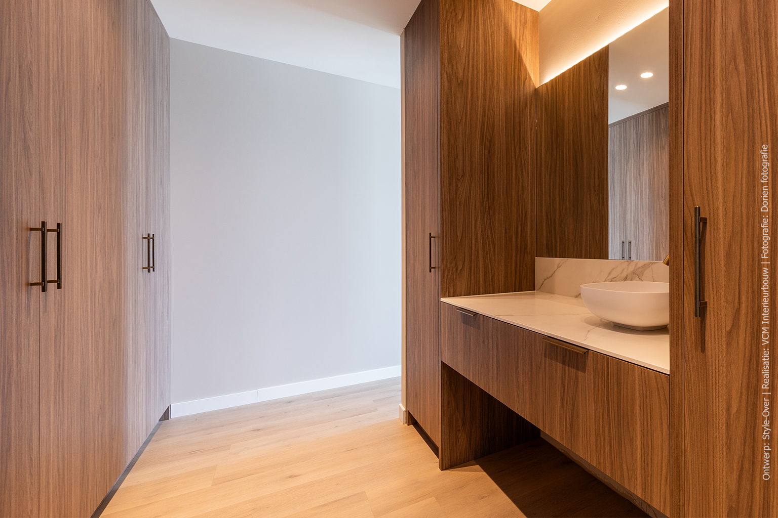 Inloopkast met wasmeubel in lichtbruin walnootdecor LS13 Poro Noce