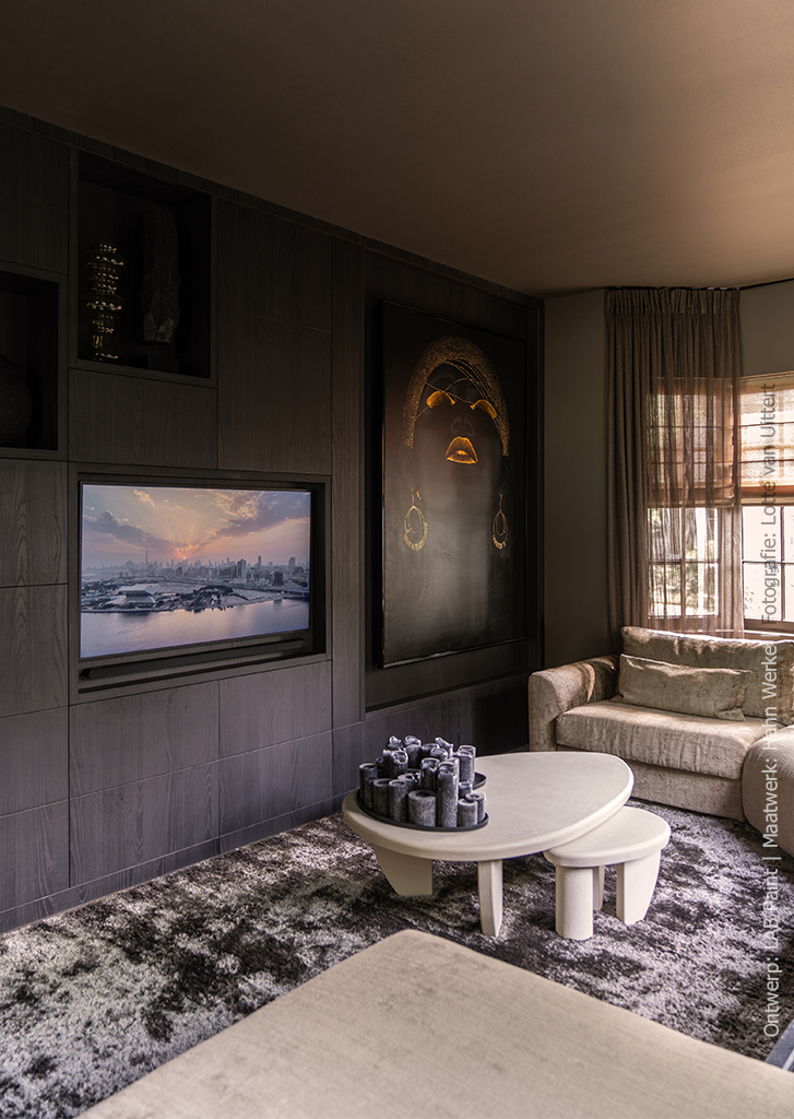 Maatwerk kast in zwartbruin decor S176 Corteccia met voelbare houtstructuur en langgerekte vlamtekening.