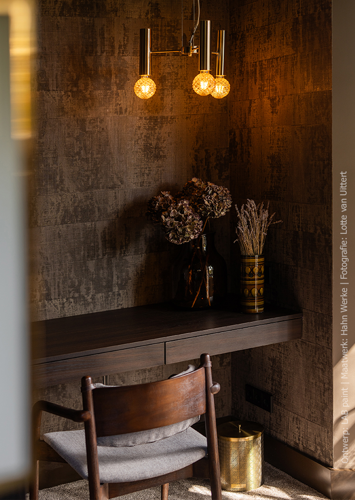 Maatwerk bureau in donkerbruin decor S176 Corteccia met zwarte nuance en houtstructuur