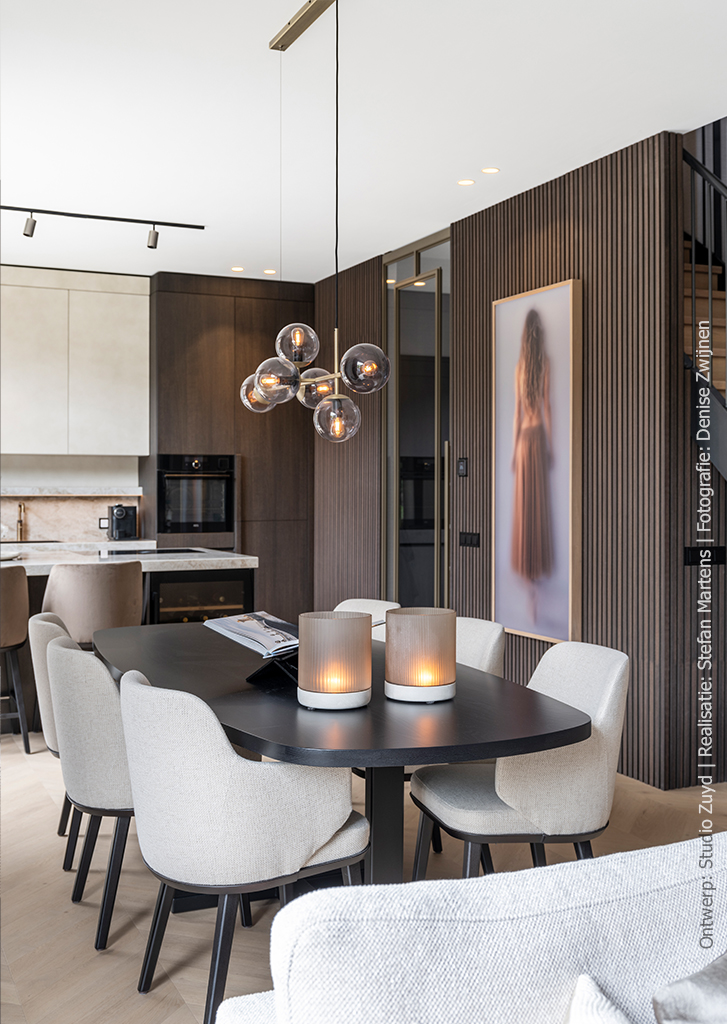 Maatwerk eetkamer in S003 Spessart van Cleaf, een donkerbruin eiken decor met natuurlijke uitstraling