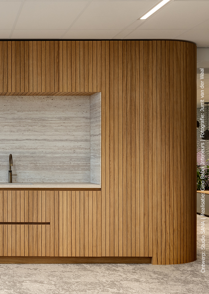 Moderne kantoorpantry met werkblad en achterwand in Travertin decor FD01 Taranta