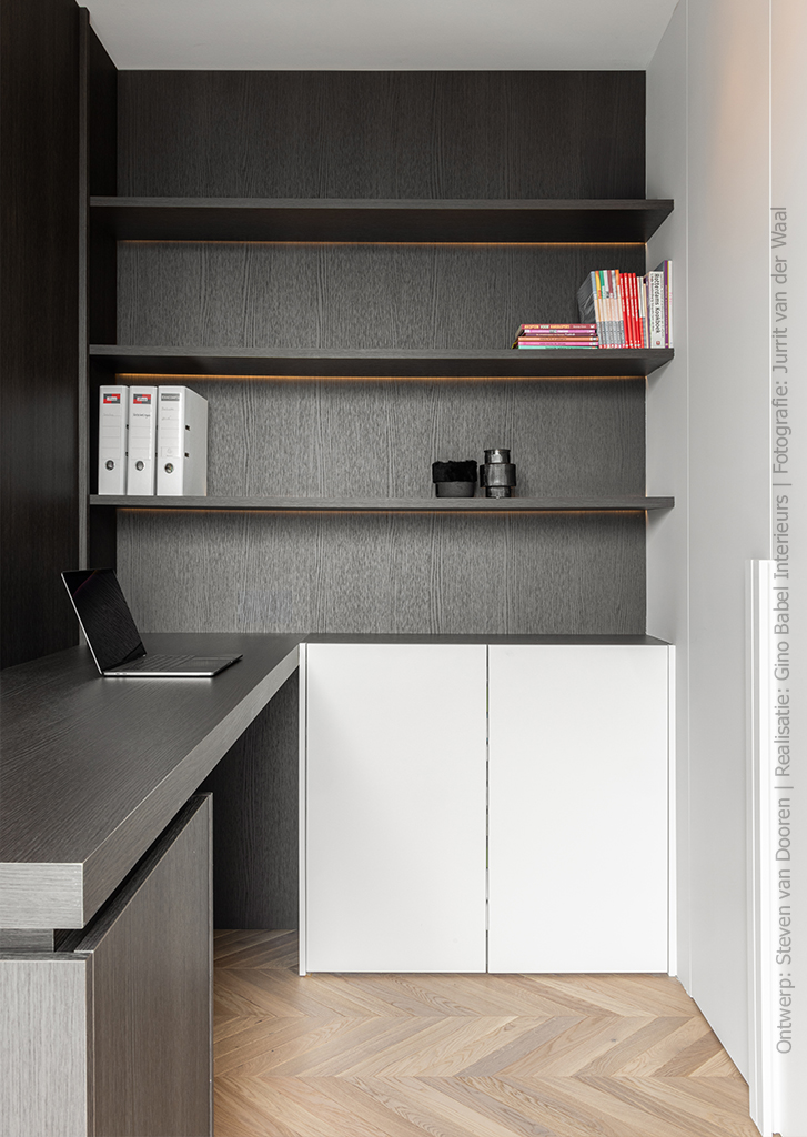 Werkplek in het donkerbruine houtdecor S181 Quercia