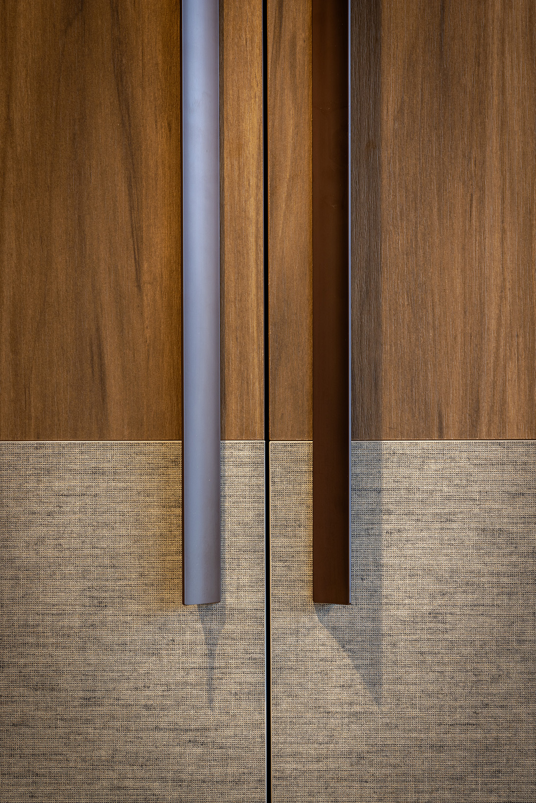 Kast van LS65 Ceppo in combinatie met FD33 Alpaca, te vinden in showroom Deventer