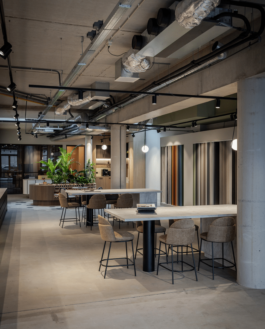 Sfeerbeeld van de DecoLegno showroom in DComschate